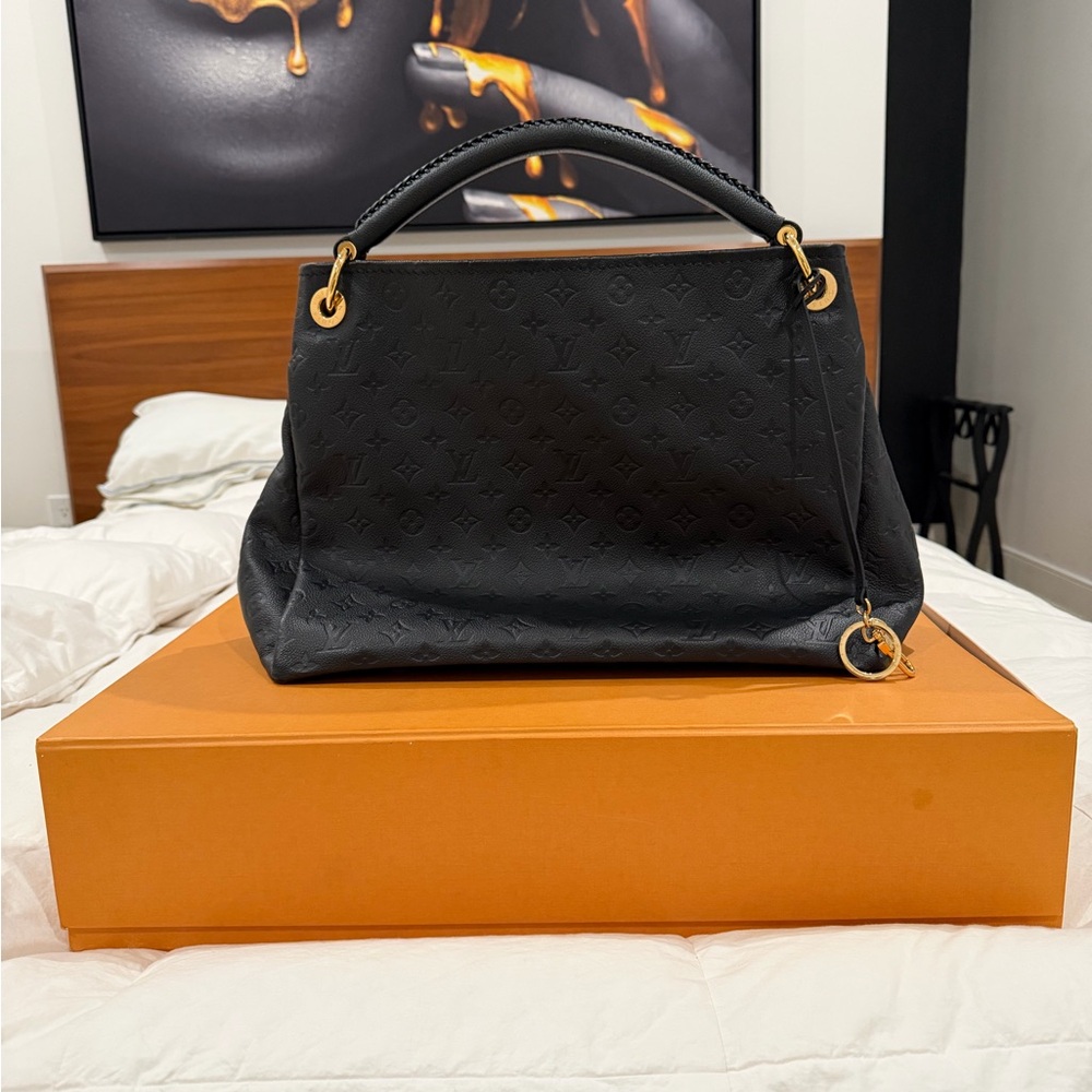 Louis Vuitton Artsy MM